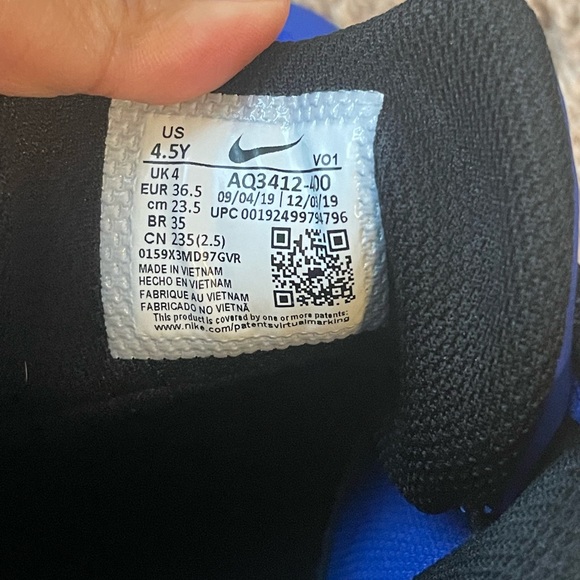 Nike Kyrie Flytrap II Duke Basketball Shoes - Picture 4 of 8